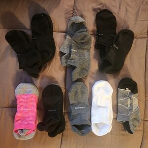 Feetures High Performance Max Cushion Ankle Sock - No Show with Heel Tab